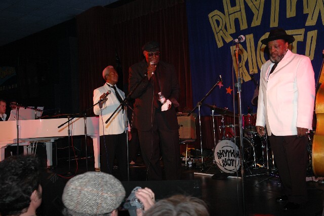 min 2007 11 24 riot 543